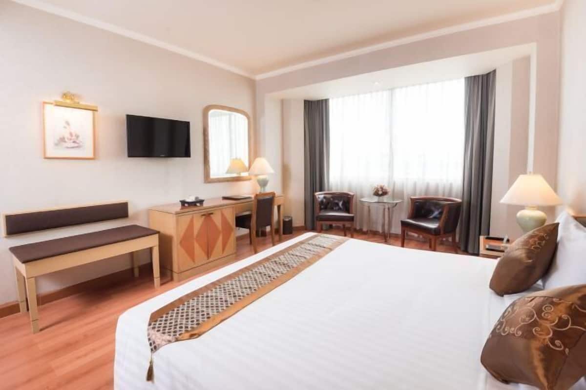 1 slaapkamer, een minibar, een kluis op de kamer, een bureau