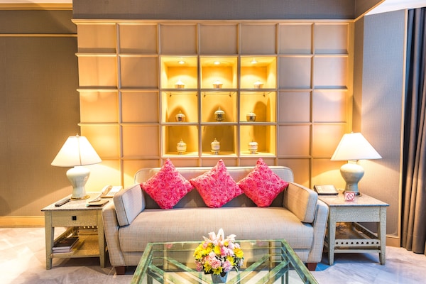 Superior Suite | Living area