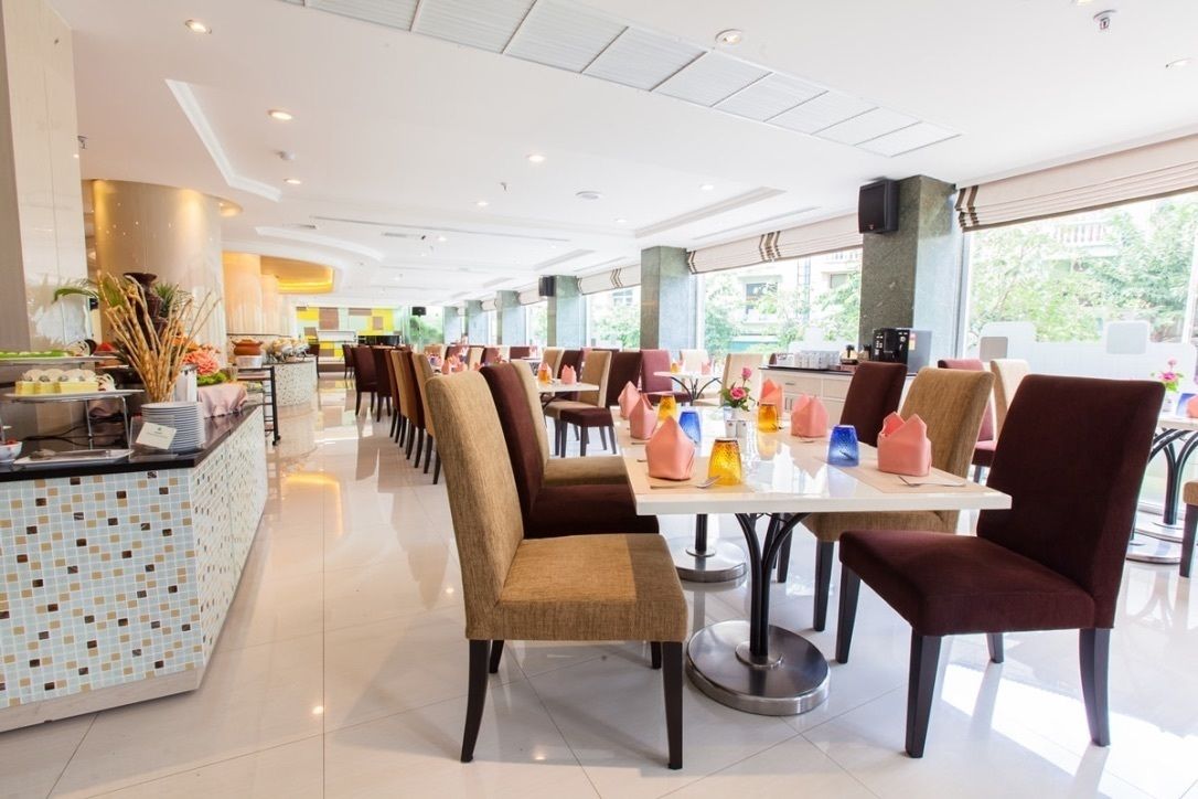 Breakfast, lunch, dinner served; Asian cuisine 