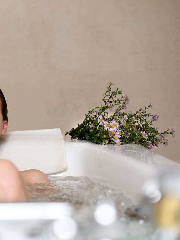 Körperbehandlungen, Aromatherapie, Tiefengewebe-Massagen, Sportmassagen