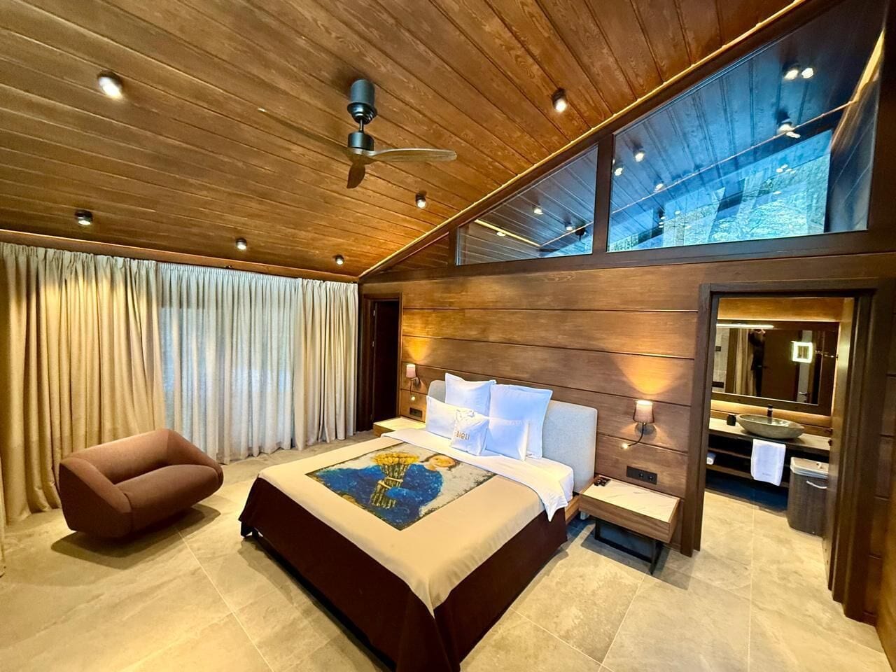 Grand-Chalet | Hochwertige Bettwaren, Minibar, Zimmersafe, individuell dekoriert