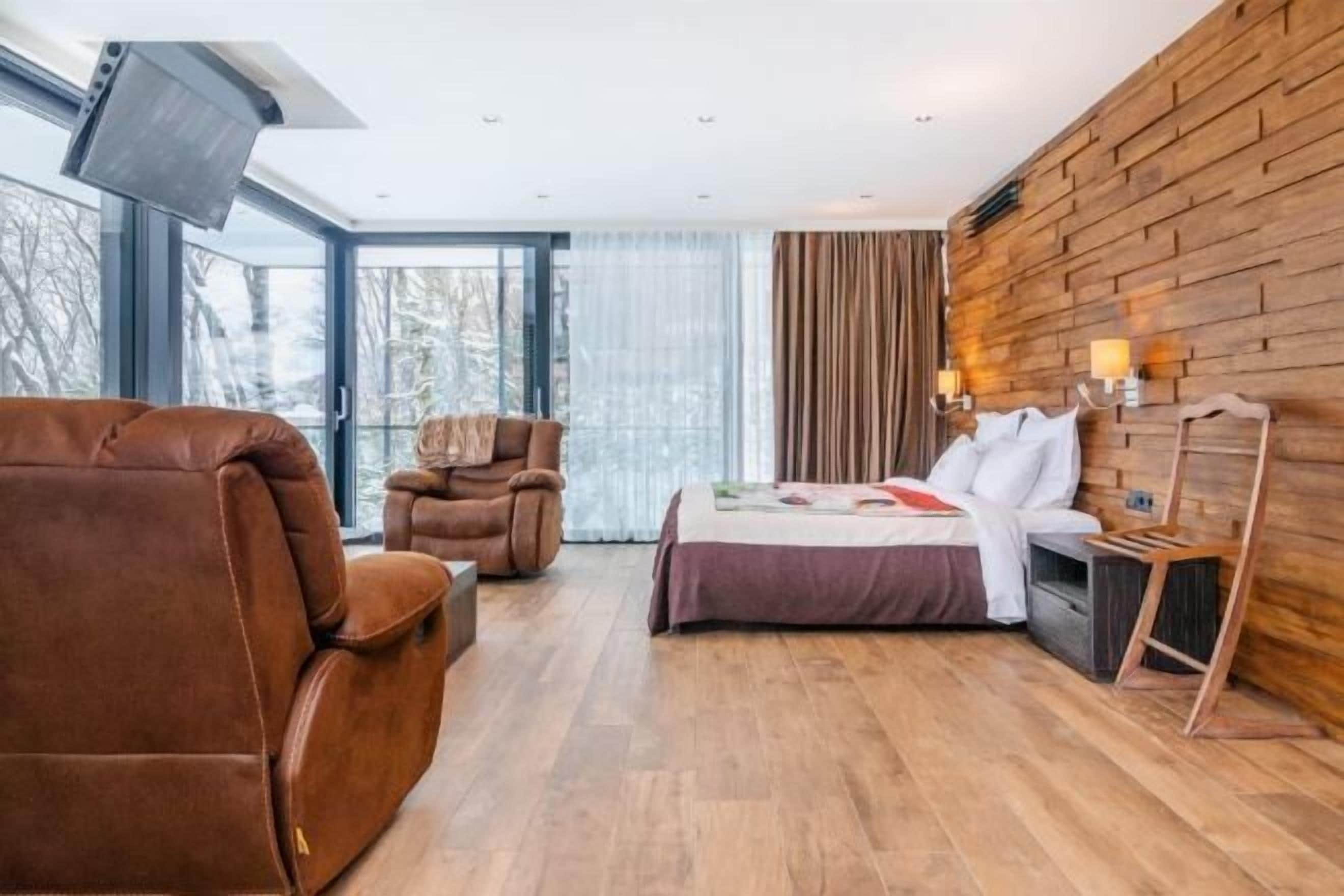 Premium bedding, minibar, in-room safe, individually decorated