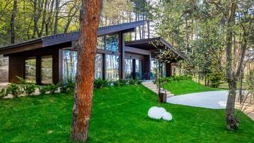 Grand Chalet | Premium bedding, minibar, in-room safe, individually decorated