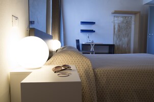 小型套房 | 迷你吧、办公桌、免费婴儿床、免费 WiFi