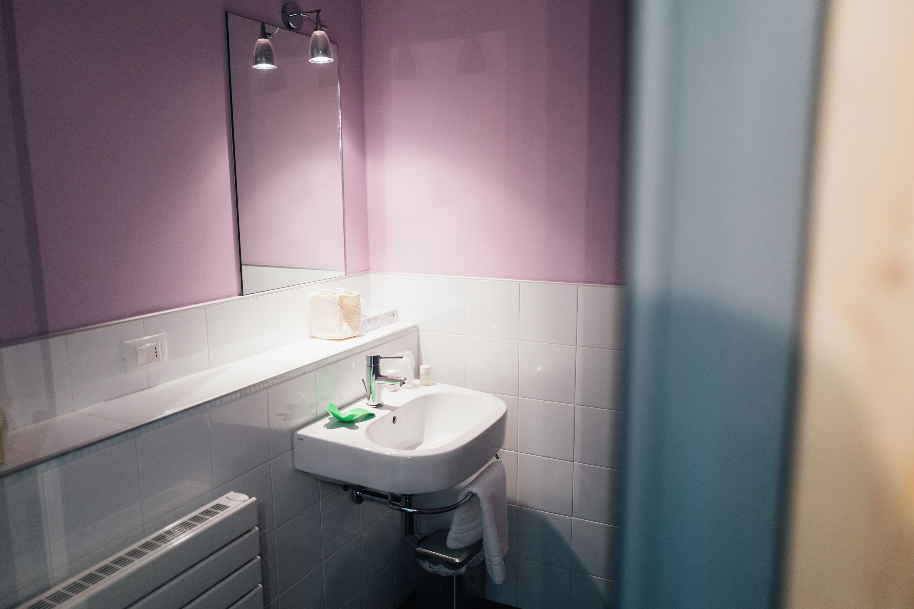 classic double room | bathroom | free toiletries, hair dryer, bidet, towels
