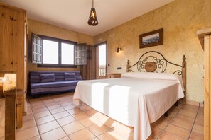 Free cribs/infant beds, rollaway beds, free WiFi, bed sheets - Cortijo Moyano (Alhama de Granada)