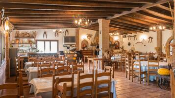 Petit déjeuner complet compris tous les jours