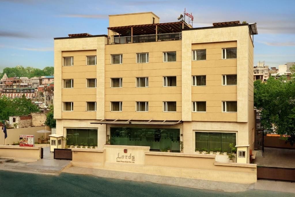 الإطلالة من المنشأة