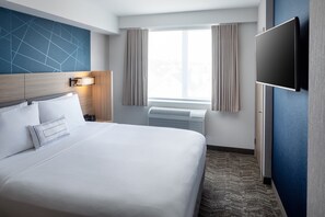 Desk, iron/ironing board, free cribs/infant beds, free WiFi - SpringHill Suites by Marriott New York JFK Airport/Jamaica (Jamaica)