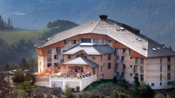 Vista frontal de la propiedad