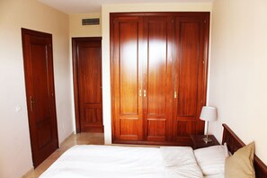 2 chambres, fer et planche à repasser, lit parapluie, Wi-Fi