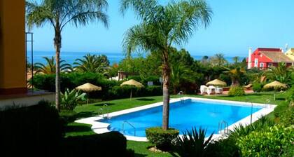 Apartamento Costabella / Marbella, vista al mar, piscina, cerca de la playa / WiFi
