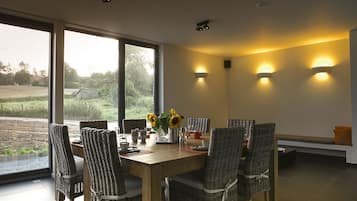 Tägliches inbegriffenes großes Frühstück