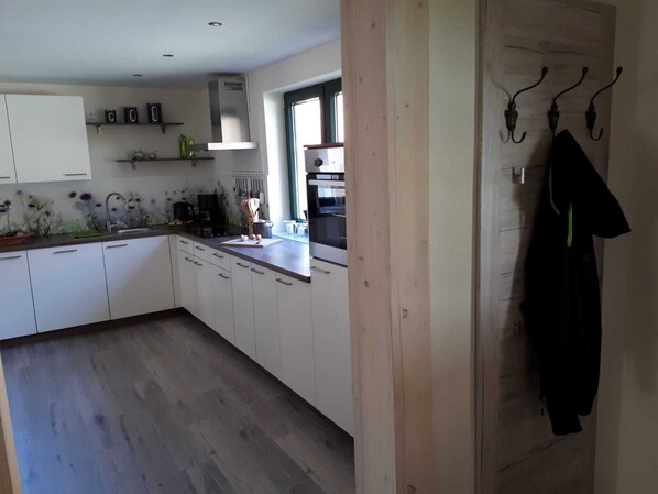 Kühlschrank, Ofen, Herdplatte, Geschirrspüler