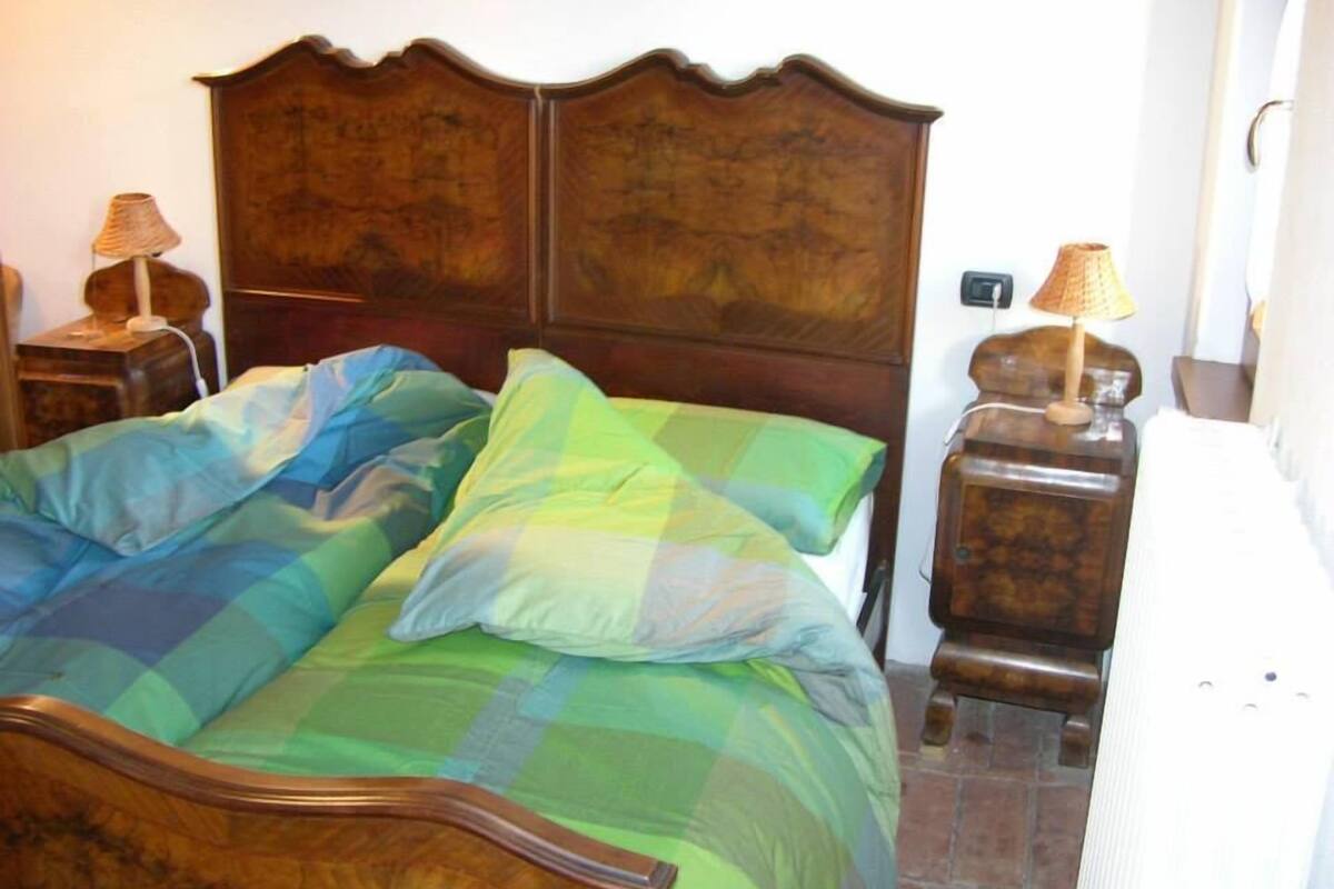 Cots/infant beds, free WiFi