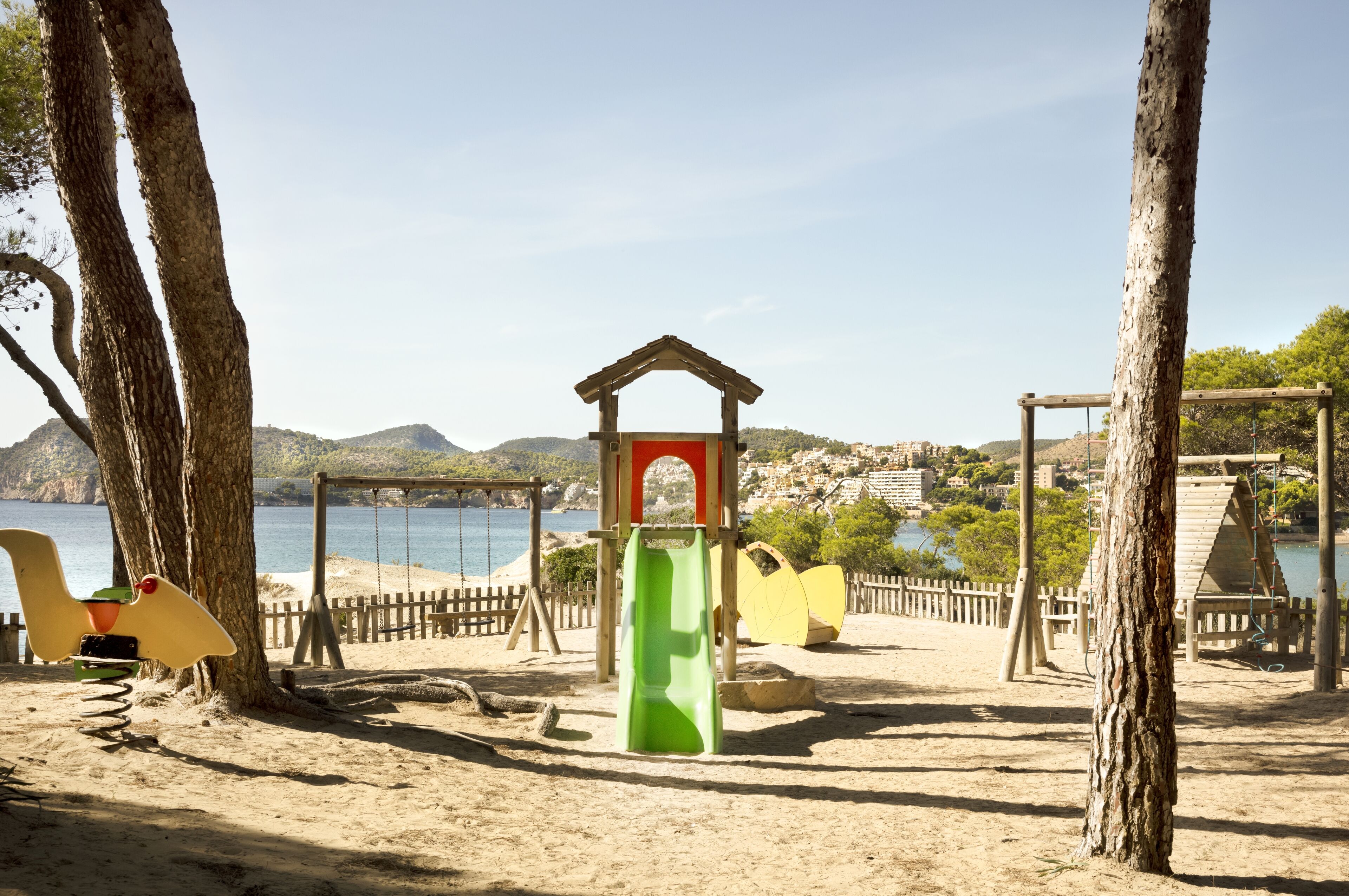 子供用の遊び場 - 屋外