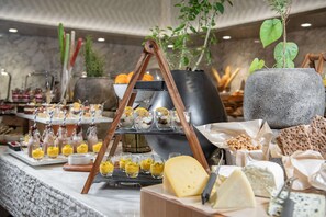 Buffet - Radisson Blu Hotel & Residence, Riyadh Diplomatic Quarter (Riyadh)