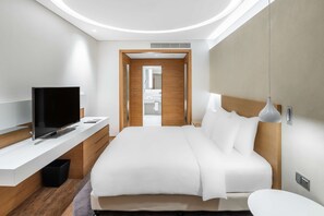 Premium bedding, in-room safe, soundproofing, iron/ironing board - Radisson Blu Hotel & Residence, Riyadh Diplomatic Quarter (Riyadh)