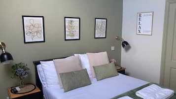 Double Room (Room 3) | Iron/ironing board, free WiFi, bed sheets