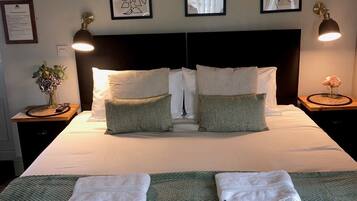 Double Room (Room 1 NOT QUIET) | Iron/ironing board, free WiFi, bed sheets