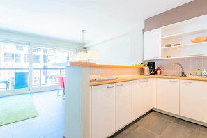 Appartement, 2 slaapkamers (Ines 101) | Privékeuken | Een koelkast, een microgolfoven, een oven, een kookplaat