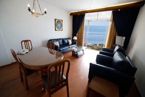 Executive Suite | In-room dining