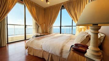 Grand Suite | 1 bedroom, in-room safe, desk, blackout curtains