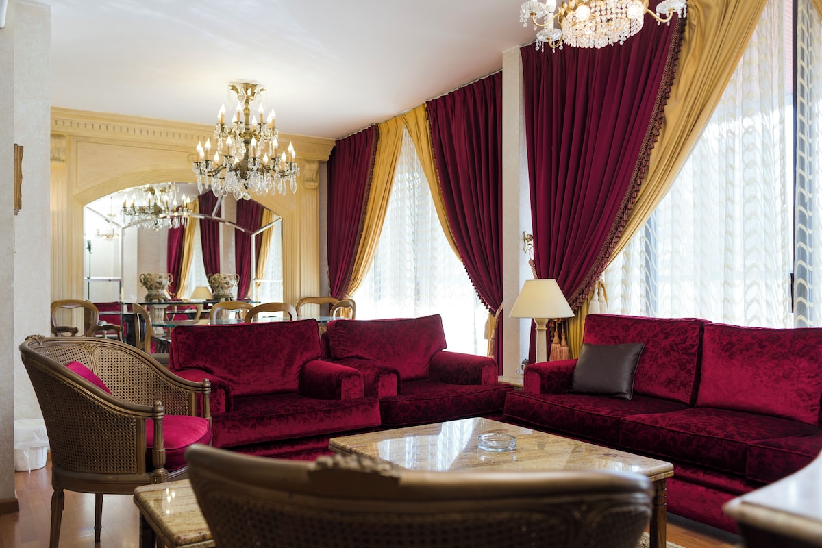 Grand Suite | Living area | Flat-screen TV