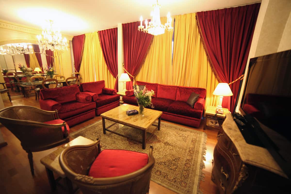 Grand suite | Woonruimte | Een flatscreentelevisie