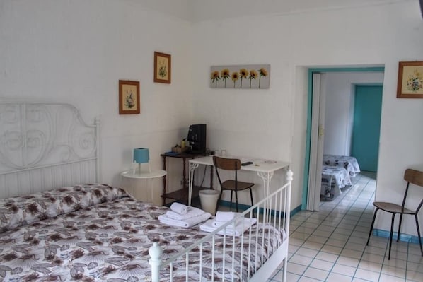 Desk, soundproofing, iron/ironing board, free WiFi