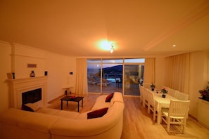 Villa, 5 Schlafzimmer, eigener Pool, Meerblick | Wohnbereich