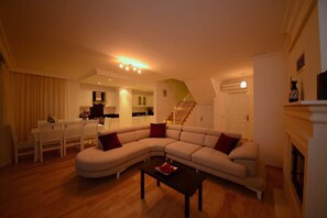 Villa, 5 Bedrooms, Private Pool, Sea View | Living area