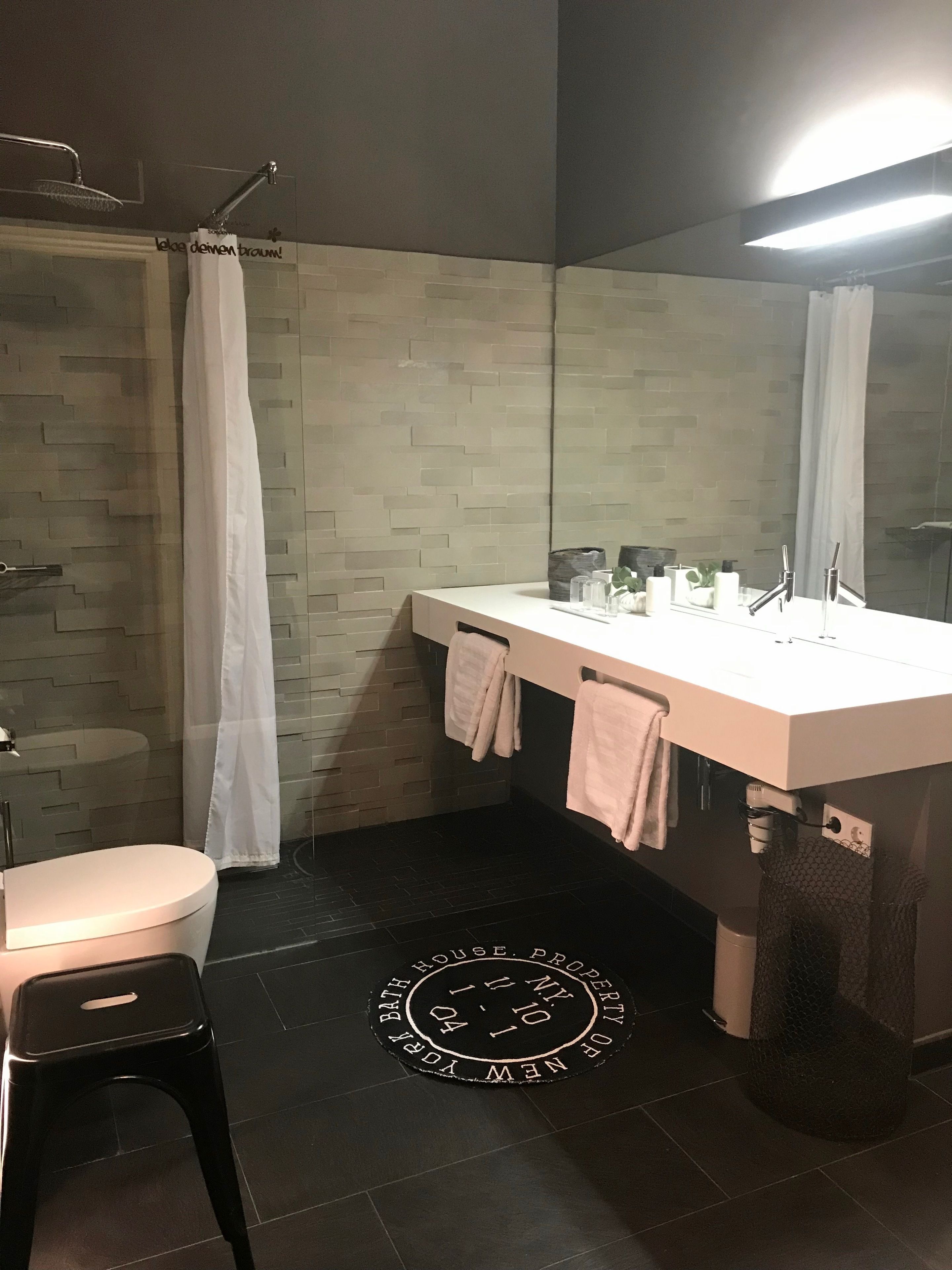 Deluxe Apartment, 2 Bedrooms, Accessible, City View (Puro) | Bathroom | Shower, designer toiletries, hair dryer, towels