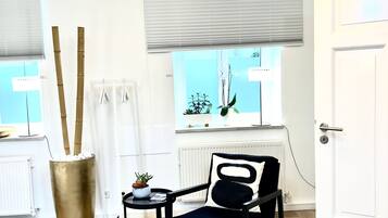 Deluxe Apartment, 2 Bedrooms, Accessible, City View (Puro) | 2 bedrooms, desk, iron/ironing board, free cots/infant beds