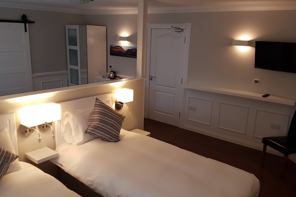 Family Junior Suite | Premium bedding, free WiFi, bed sheets