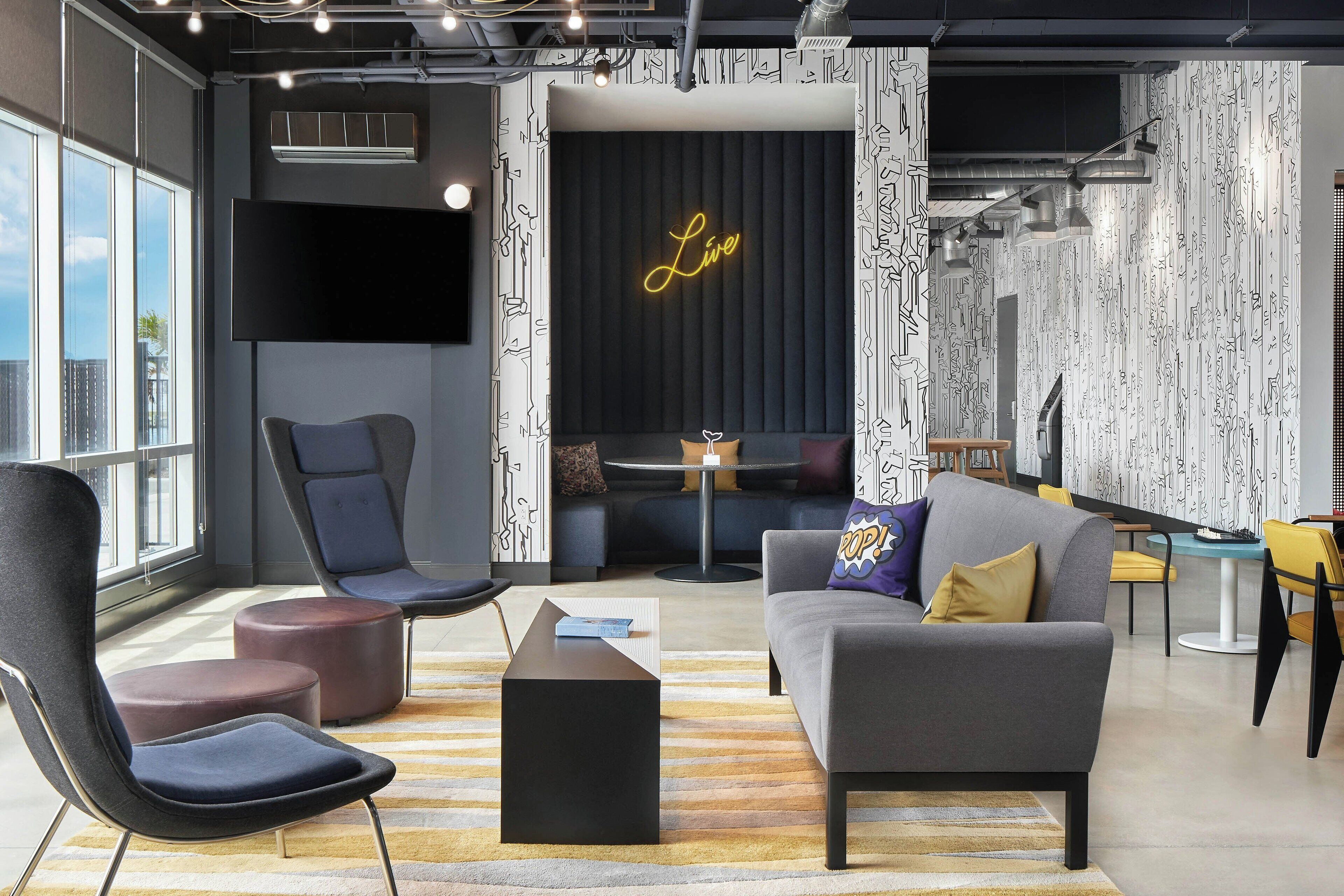 2 bars/lounges, poolside bar