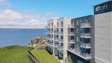 Hypo-allergenic bedding, in-room safe, blackout curtains