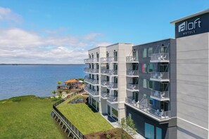 Hypo-allergenic bedding, in-room safe, blackout drapes - Aloft Ocean City (Ocean City)