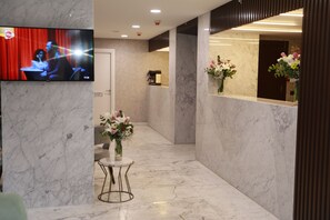 Interior entrance - Milord Hotel (Istanbul)