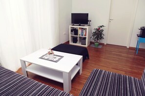Comfort-huoneisto, 2 makuuhuonetta (Tajana) | Olohuone | Taulutelevisio