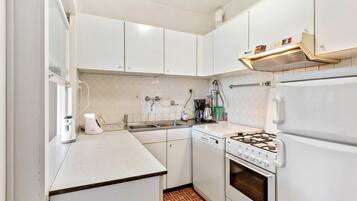 Villa, 5 Bedrooms (Avocettes) | Private kitchen | Fridge, microwave, oven, stovetop