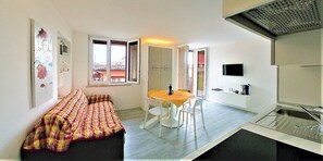 TV - Apartment LUISA in the Casa Corte in the heart of Malcesine (Malcesine)