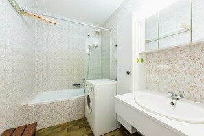 아파트, 침실 2개 (Zandstuyver 102) | 욕실 | 욕조