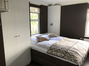 4 bedrooms, iron/ironing board, travel cot, free WiFi - FH with beautiful view, outdoor sauna and outdoor whirlpool (Makkum)