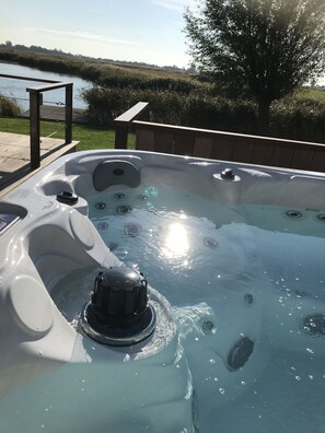 Outdoor spa tub - FH with beautiful view, outdoor sauna and outdoor whirlpool (Makkum)