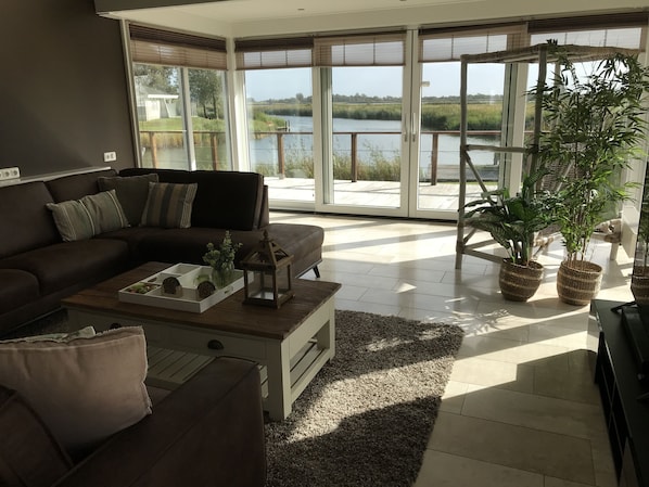 Smart TV - FH with beautiful view, outdoor sauna and outdoor whirlpool (Makkum)