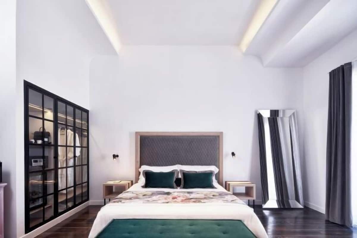 Artículos del minibar gratis y caja de seguridad en la habitación