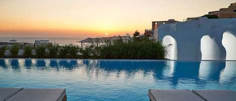 Seasonal outdoor pool, pool loungers