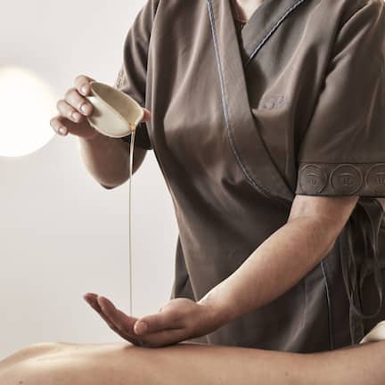 Couples treatment rooms, body treatments, hot stone massages