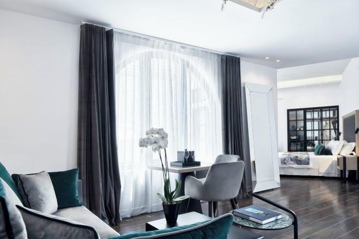 Senior Jetted Tub Suite